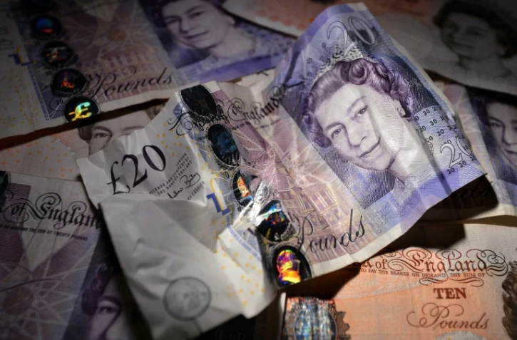 La livre sterling chute au plus bas depuis 31 ans face au dollar mercredi entrainant l'euro avec elle 