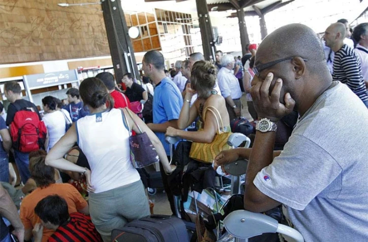 Mardi 20 Avril 2010

Foule à l'aéroport de Gillot