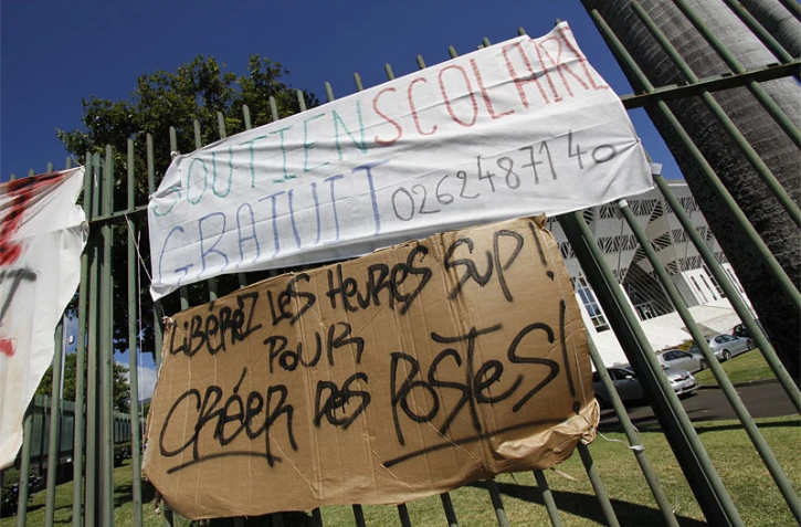 Rassemblement à la Région des enseignants mutés en métropole