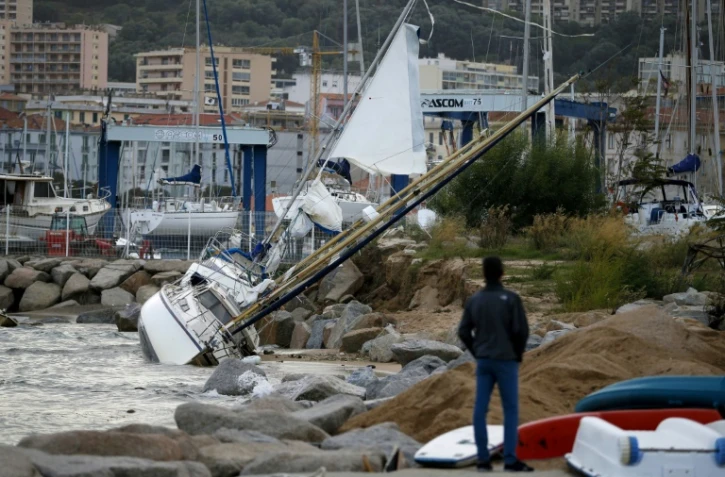 Le port d'Ajaccio aprĂšs le passage de vents violents, le 31 octobre 2018
