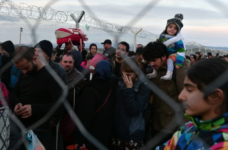 Des réfugiés syriens et irakiens à la frontière greco-macédonienne près d'Idomeni le 27 février 2016