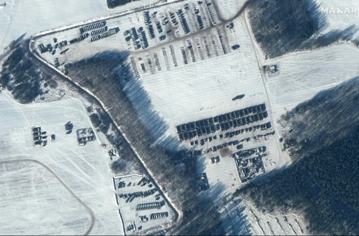 Une image satellite diffusée par Maxar Technologies montre un déploiement de troupes à Rechytsa, au Bélarus, près de la frontière ukrainienne, le 4 février 2022  