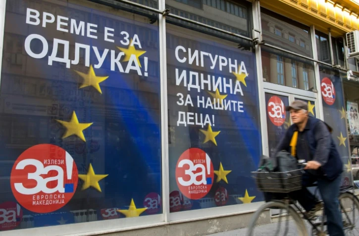 Une affiche électorale avec le slogan "Pour une Macédoine européenne!" à Skopje le 29 septembre 2018.