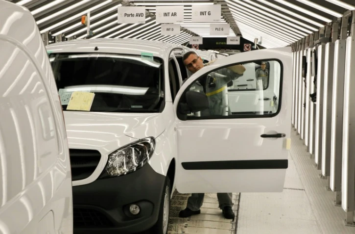 Assemblage de véhicules de marque Kangoo à l'usine Renault de Maubeuge, en novembre 2018