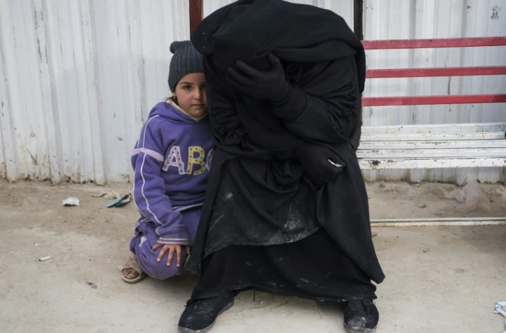 Une femme et son enfant dans le camp de déplacés d'Al-Hol dans le nord-est de la Syrie, le 6 février 2019