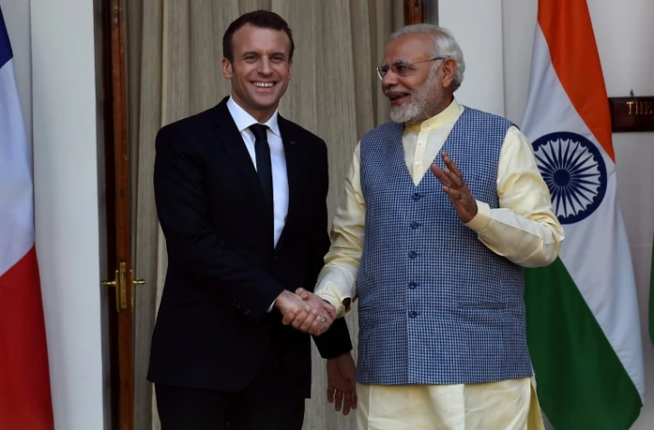 Le président Emmanuel Macron et le Premier ministre Narendra Modi (d), le 10 mars 2018 à New Delhi