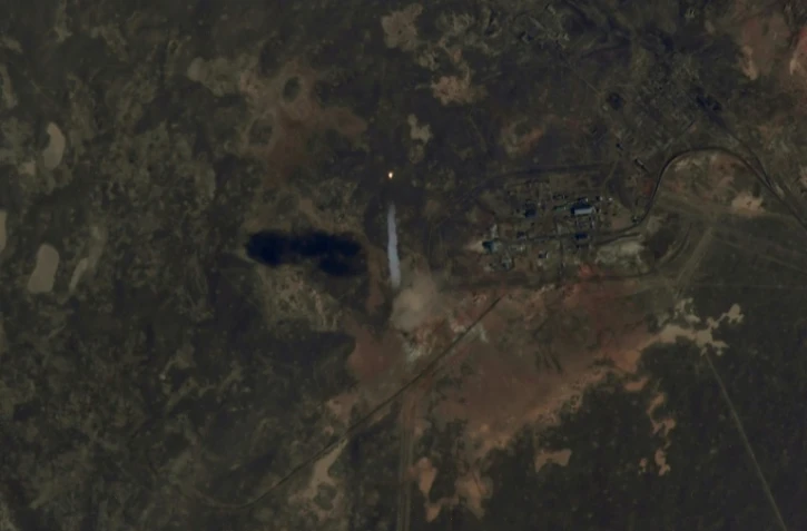 Photo diffusée le 14 octobre 2020 par le cosmonaute russe Ivan Vagner à bord de l'ISS montrant le décollage depuis le cosmodrome de Baïkonour, au Kazakhstan, de la fusée Soyouz MS-17 transportant l'astronaute américaine Kathleen Rubins et les cosmonautes russes Sergueï Ryjikov et Sergueï Koud-Svertchkov