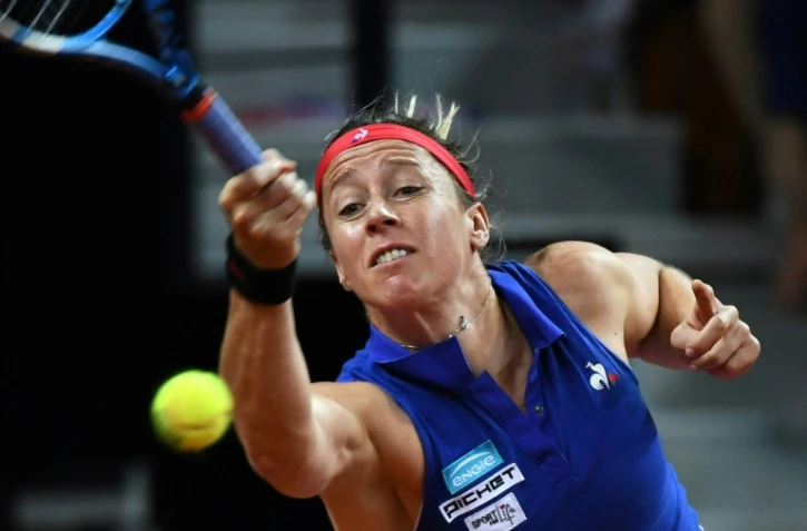 La Française Pauline Parmentier face à  Madison Keys, au cours des demi-finales de Fed Cup, remportées par les Etats-Unis, le 22 avril 2018 à Aix-en-Provence