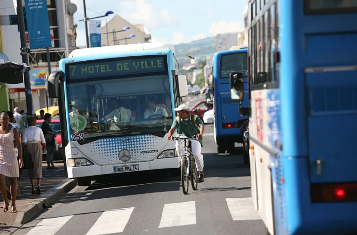 Bus en ville de Saint-Denis