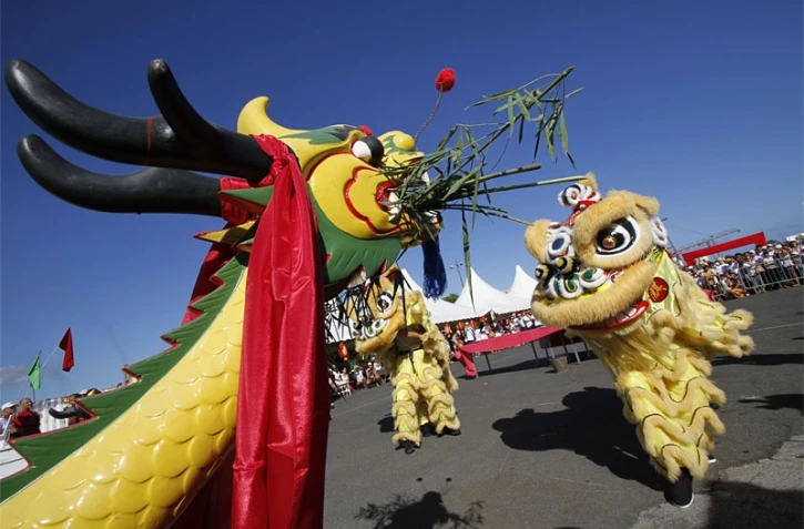 Dimanche 9 Mai 2010

Les "dragon boat" au Port