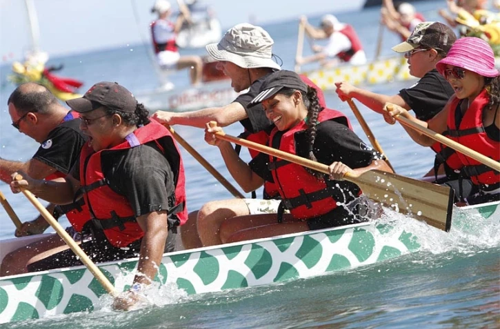 Dimanche 9 Mai 2010

Les "dragon boat" au Port