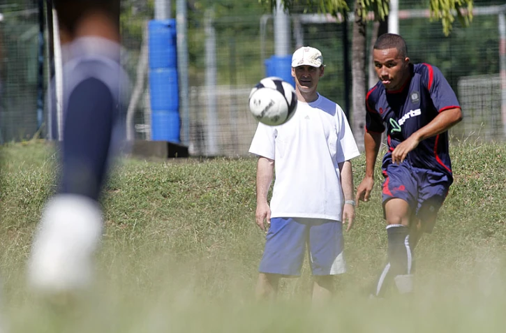 Lundi 10 Mai 2010

De jeunes footballeurs sous l'?il de Laurent Roussey