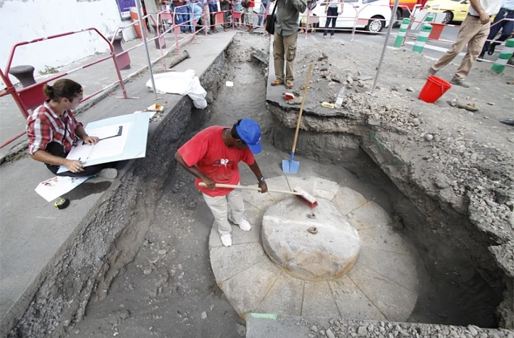 Mardi 11 Mai 2010


Saint-Paul des relevés sont en cours sur le site
