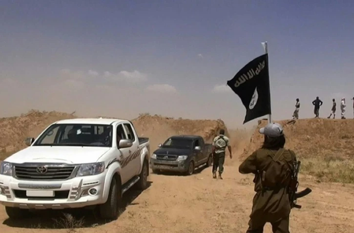 Jihadistes de l'EI, le 11 juin 2014, à la frontière entre la Syrie et l'Iraq