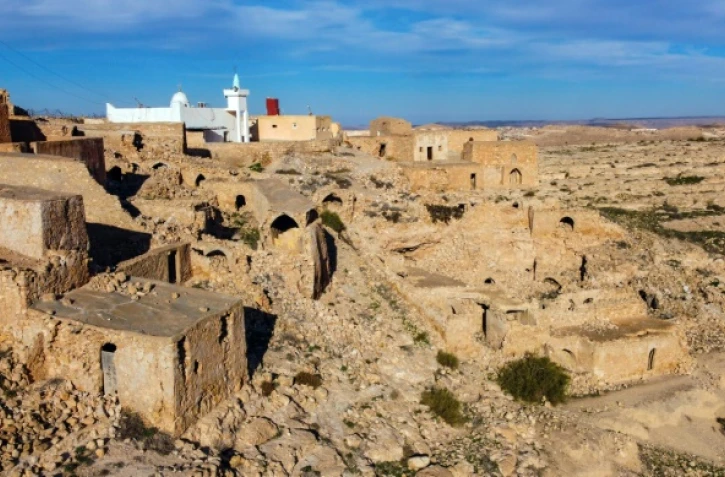 Maisons troglodytes à Ghariane, ville perchée dans les montagnes du nord-ouest de la Libye, le 5 février 2022