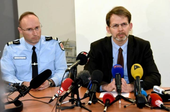 Le procureur Yves Delperie et le chef départemental de la gendarmerie le lieutenant-colonel Frederic Le Meur lors d'une conférence de presse le 17 février 2016 à Rodez