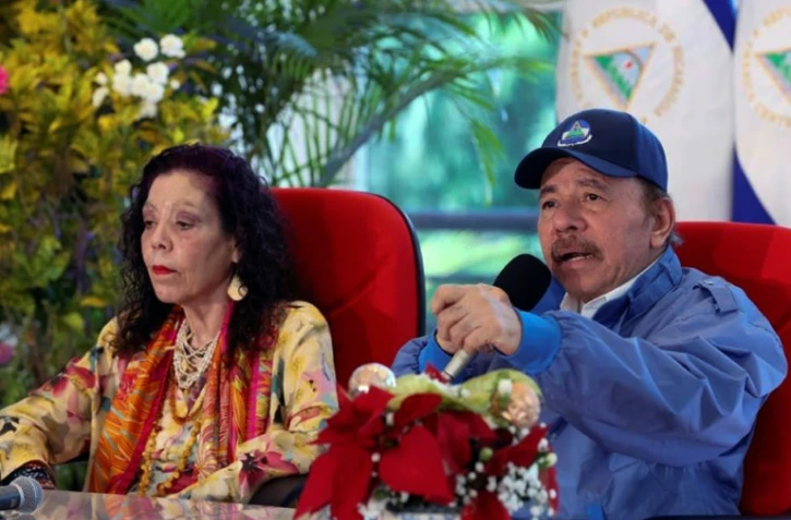 Photo transmise par la présidence nicaraguayenne et qui montre le président Daniel Ortega, aux côtés de son épouse, le 07 novembre 2021 