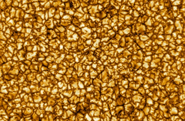 Photo non datée de la surface du Soleil prise par le télescope solaire américain Inouye avec une très haute résolution