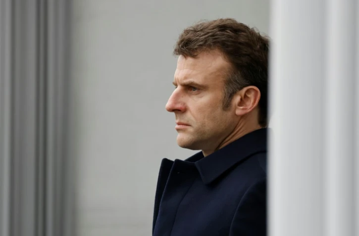 Le président Emmanuel Macron assiste à une cérémonie le 31 mars 2023 sur la base du GIGN à Versailles-Satory (Yvelines)