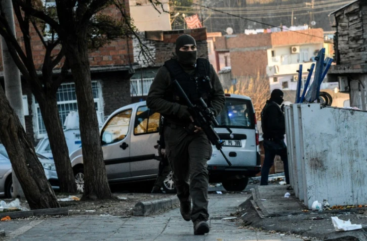 Des policiers turcs à Diyarbakir, le 24 décembre 2015