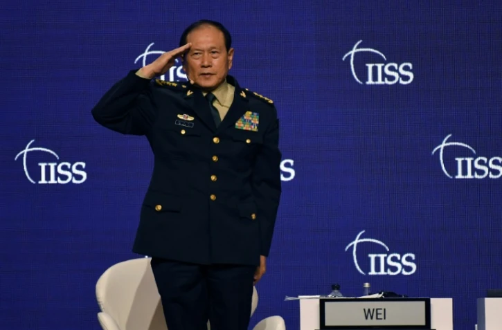 Le ministre chinois de la Défense, Wei Fenghe, salue lors du sommet du dialogue Shangri-La à Singapour, le 12 juin 2022