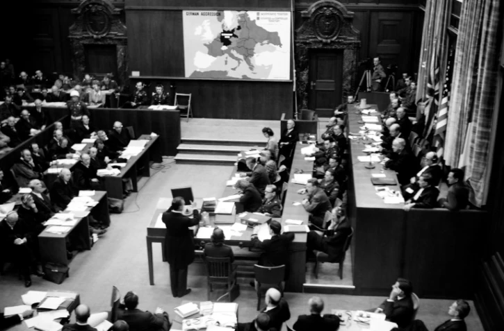 La salle d'audience du Tribunal de Nurember en novembre 1945