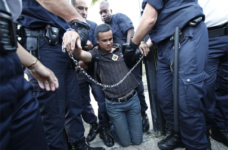Lundi 17 mai 2010 -
Les profs s'enchaînent au rectorat