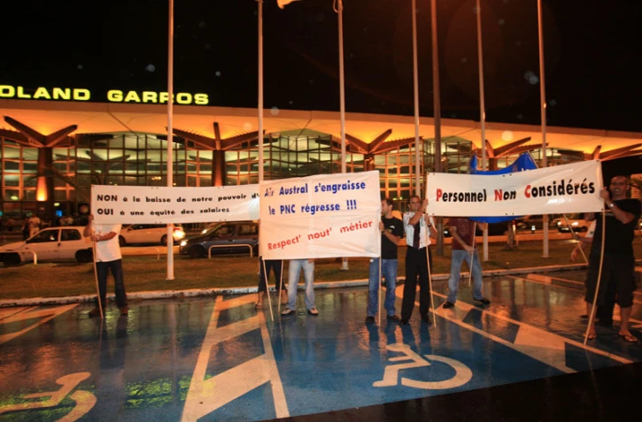 Mardi 18 mai 2010 - Le personnel naviguant commercial d'Air Austral est en grève sur la base de revendications salariales