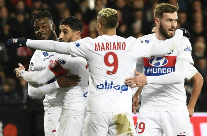 Les joueurs de Lyon se congratulent après un but de Nabil Fekir, le 17 janvier 2018 à Guingamp