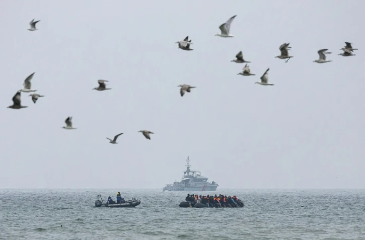 Une embarcation de migrants tentant de traverser la Manche, en août 2025