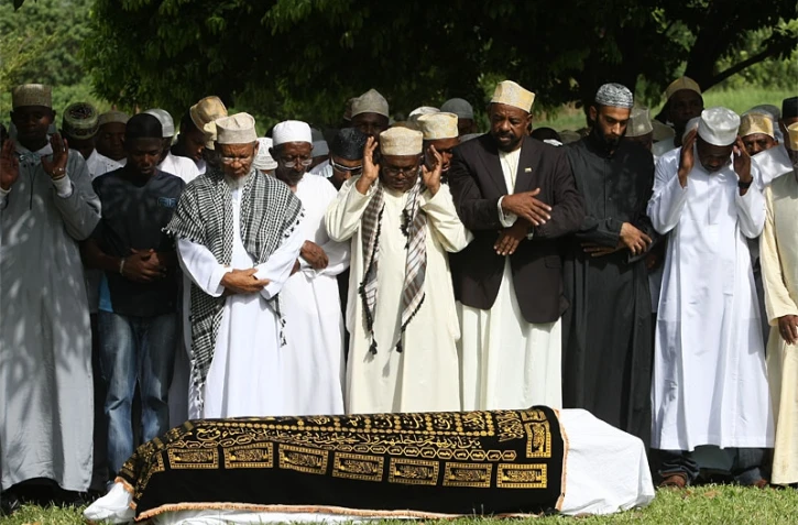 Dimanche 23 Mai 2010

Le dernier hommage à Aafifoudine