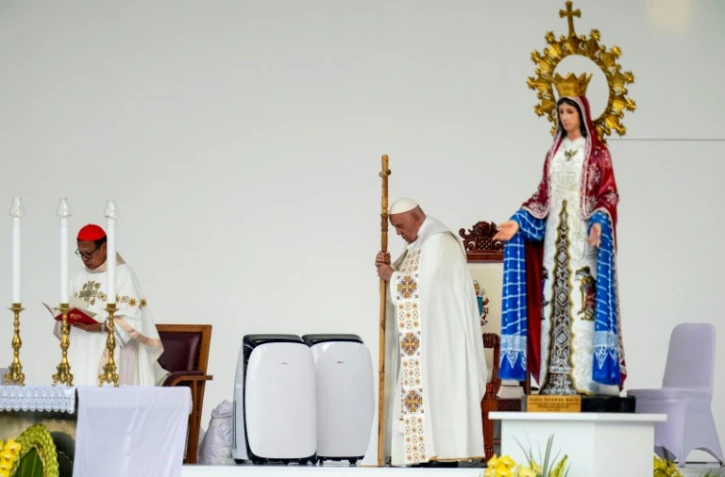 Le pape François (c) célèbre la messe au stade Gelora Bung Karno à Jakarta, le 5 septembre 2024
