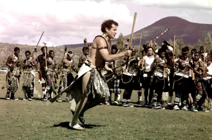 Le musicien sud-africain Johnny Clegg en tenue traditionnelle zoulou lors de son mariage le 27 mars 1989, Ă Keate's Drift.