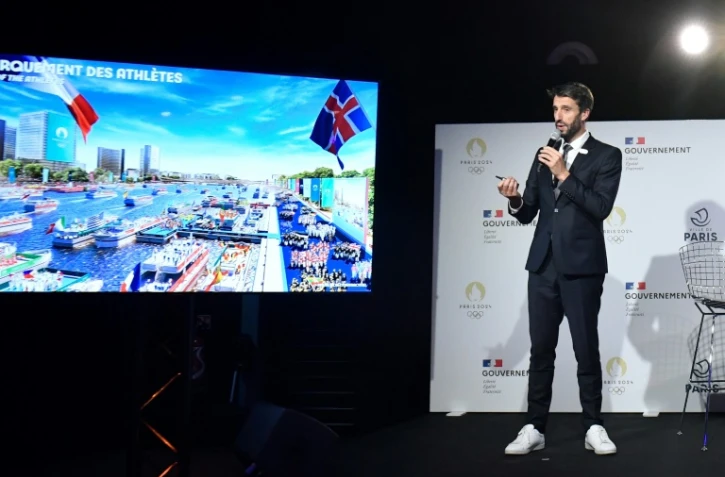 Le président de Paris 2024 Tony Estanguet s'exprimant devant la presse lors de la présentation du dispositif de la cérémonie d'ouverture des Jeux parisiens, le 13 décembre 2021
