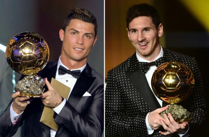 Photo montage de Christiano Ronaldo et Lionel Messi posant respectivement avec le Ballon d'or 2014 et 2012