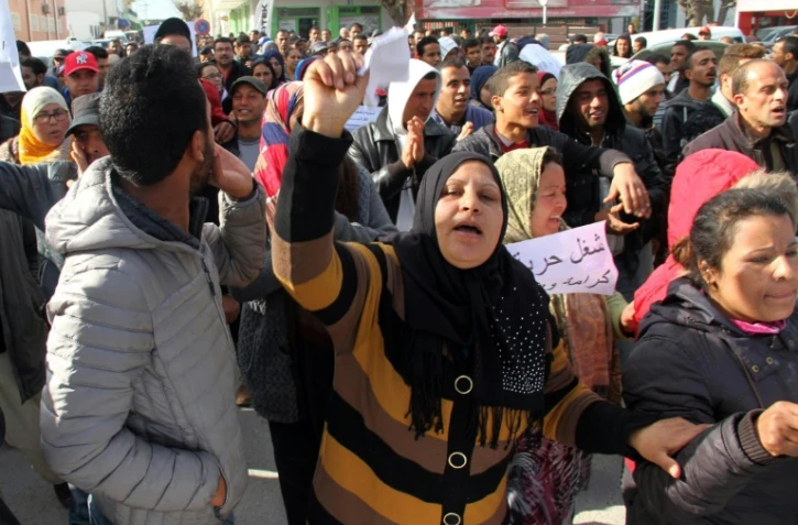 Des manifestants en colère défilent le 21 janvier 2016 à Siliana