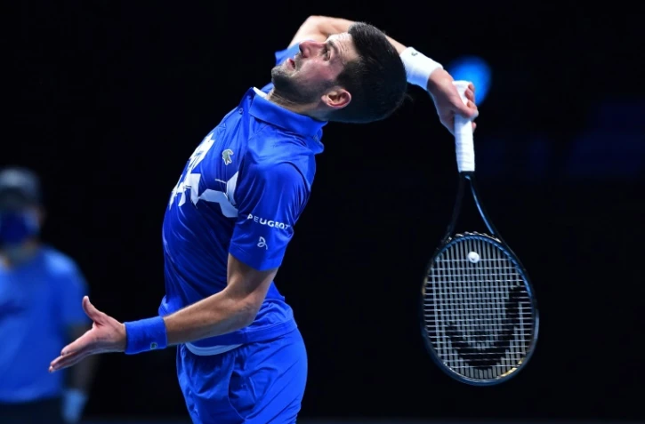 Novak Djokovic au service face à l'Argentin  Diego Schwartzman au Masters final de Londres, le 6 novembre 2020