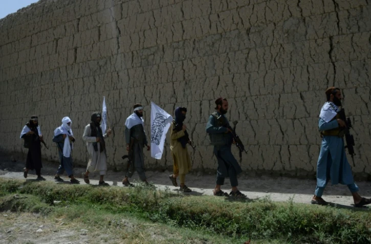 Des talibans à Jalalabad, en Afghanistan,  célèbrent le cessez-le-feu, le 16 juin 2018