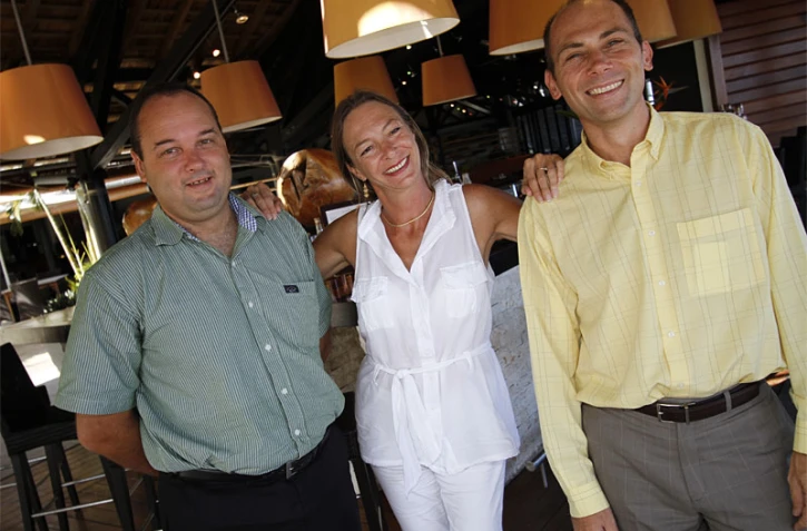 Nicolas Staub, groupe Beachcomber, Alexia Bottin, Tropic voayges et Hervé Duboscq, directeur du Sainte-Anne ressort