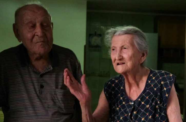 Antonio Vassallo, 100 ans et son épouse Amina Fedollo, 93 dans leur maison à Acciaroli, dans le sud de l'Italie, le 23 août 2016 
