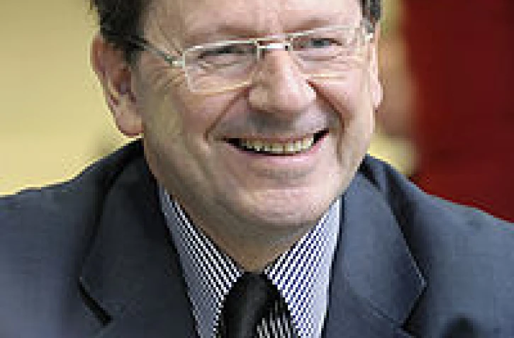 Hervé Novelli, secrétaire d'Etat chargé du commerce, de l'artisanat, des petites et moyennes entreprises, du tourisme, des services et de la consommation