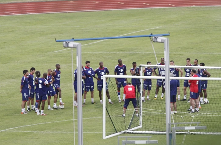 Jeudi 3 juin 2010: Entraînement à huis clos de l'équipe de France sur le stade de Petite-Ile