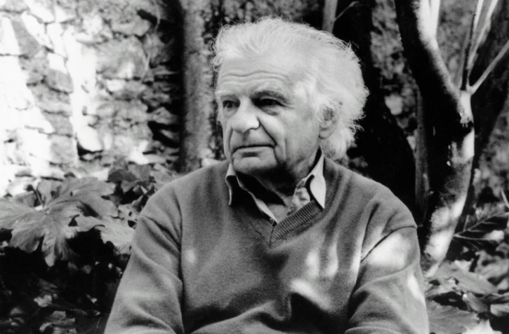 Auteur de plus de 100 livres, traduit en une trentaine de langues, le poète français Yves Bonnefoy, cité plusieurs fois pour le Nobel, a notamment été lauréat en France du Grand prix de poésie 1981 de l'Académie et du Goncourt 1987 de la poésie