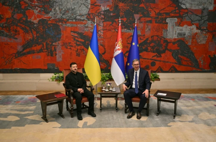 Le président serbe Aleksandar Vucic (D) avec son homologue ukrainien Volodymyr Zelensky, le 8 août 2026 à Belgrade