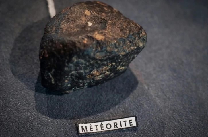 Météorite exposée avant une vente, à Tours, 5 février 2019