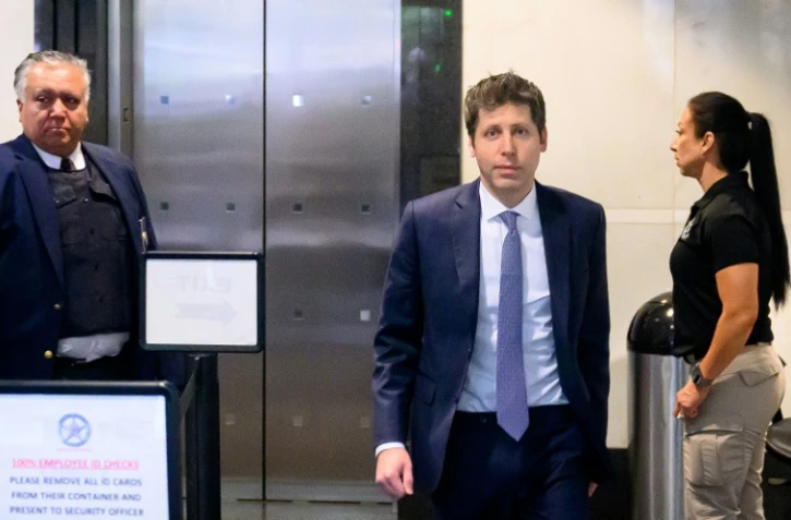 Le PDG d'OpenAI, Sam Altman, arrive au tribunal fédéral d'Oakland pour le procès intenté par Elon Musk contre OpenAI, le 12 mai 2026 en Californie