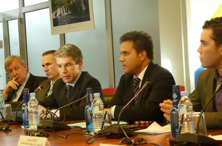 Mercredi 9 juin 2010 - 
Conférence de presse pour le lancement du "plan régional très haut débit" (Photo :AO)