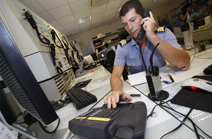 Vendredi 11 juin 2010: Portée disparue depuis 24 heures, Abigaël Sunderland a été repérée saine et sauve à bord de son voilier démâté vers 9 heures 40 à 3 000 km au sud des cô