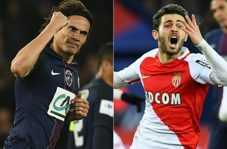 L'attaquant uruguayen du Paris SG Edinson Cavani (g), le 26 avril Ă Paris, et le milieu portugais de l'AS Monaco Bernardo Silva (d), le 29 avril 2017 Ă Paris