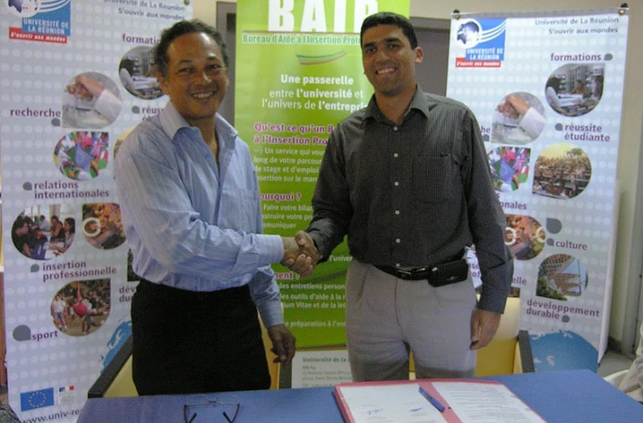 Mercredi 16 juin 2010

Signature d'un partenariat entre l'Université et la Ligue d'enseignement de La Réunion  (Photo DR)